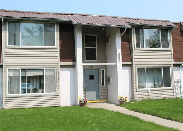 Photo of 27883 Independence St, Farmington Hills, MI 48336