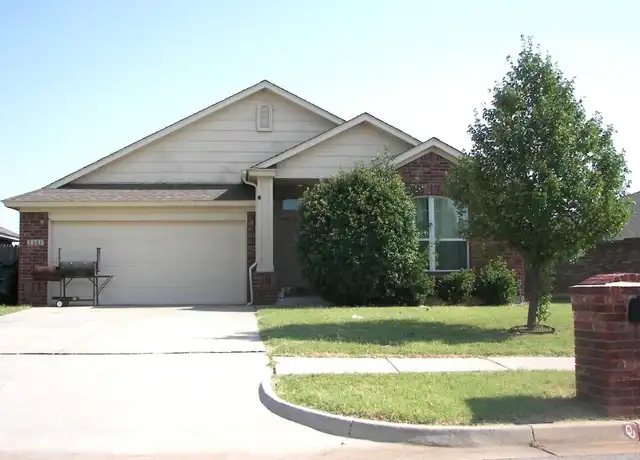 Property at 2821 E Lake Dr, Norman, OK, 73071, 3 beds, 2 baths, [object Object]