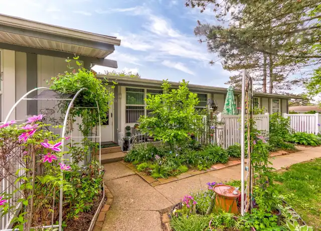 Property at Carriage Hill Apartments - 900 Dawn Ct, Medina, OH, 44256, 1-2 bed, 1 bath, [object Object]