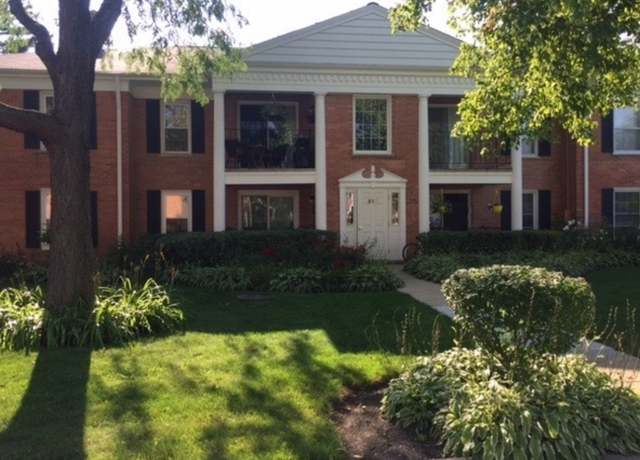 Photo of 510 Shorely Dr #201, Barrington, IL 60010