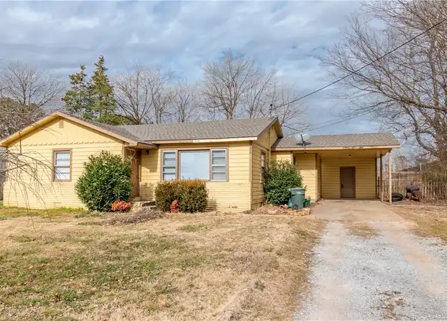 Property at 1908 W Lawson St, Fayetteville, AR, 72703, 3 beds, 1 bath, [object Object]