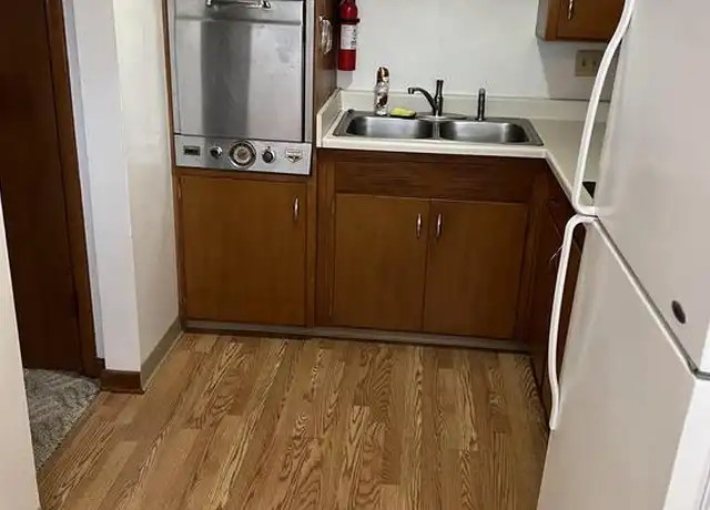 Property at 1617 A Ave NE Unit B, Cedar Rapids, IA, 52402, 1 bed, 1 bath, [object Object]