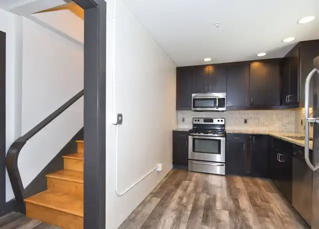 Property at East End Village Master Tenant LLC - 401 S Elgin Ave, Tulsa, OK, 74120, 1-2 bed, 1-2 bath, [object Object]