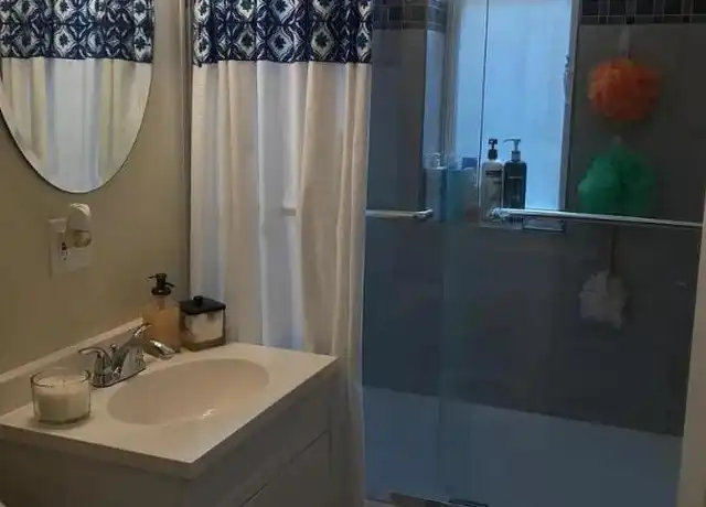 Property at 1452 W Huron St, Chicago, IL, 60642, 2 beds, 1 bath, [object Object]