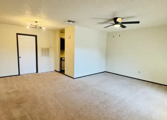 Property at 6801 Camden Ln #8, Groves, TX, 77619, 1 bed, 1 bath, [object Object]