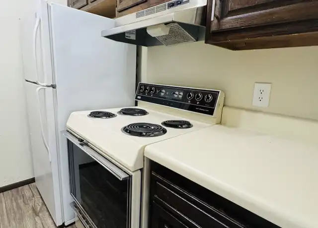 Property at 6801 Camden Ln #8, Groves, TX, 77619, 1 bed, 1 bath, [object Object]
