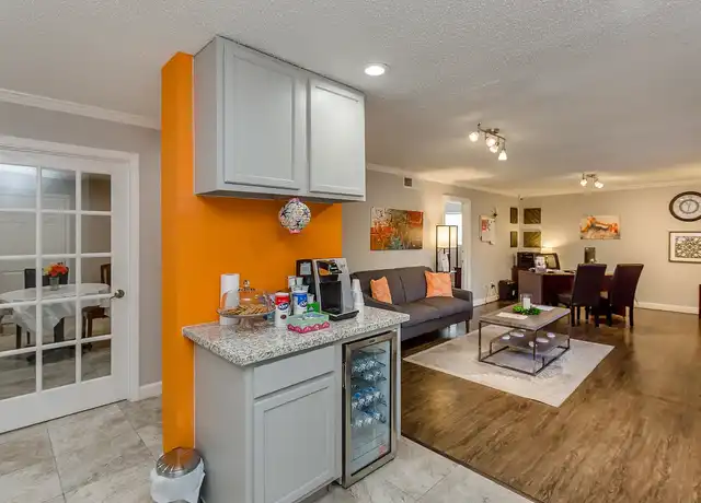 Property at Las Velas at Hillcroft Apts. - 7111 Hillcroft St, Houston, TX, 77081, 1-2 bed, 1 bath, [object Object]
