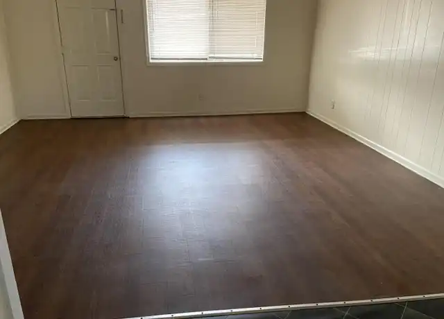 Property at 411 Northside Dr Unit B8, Valdosta, GA, 31602, 2 beds, 1.5 baths, [object Object]