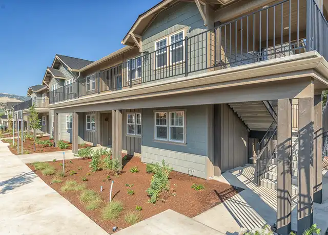 Property at 441 Talent Ave, Talent, OR, 97540, 3 beds, 2.5 baths, [object Object]