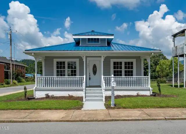 Property at 701 1st St, Elizabethton, TN, 37643, 2 beds, 1 bath, [object Object]