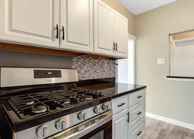 Property at 1207 W Gray St Unit 2, Houston, TX, 77019, 2 beds, 1 bath, [object Object]