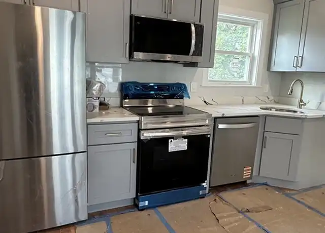 Property at 5 Walnut Ave Unit 4, Stoughton, MA, 02072, 1 bed, 1 bath, [object Object]