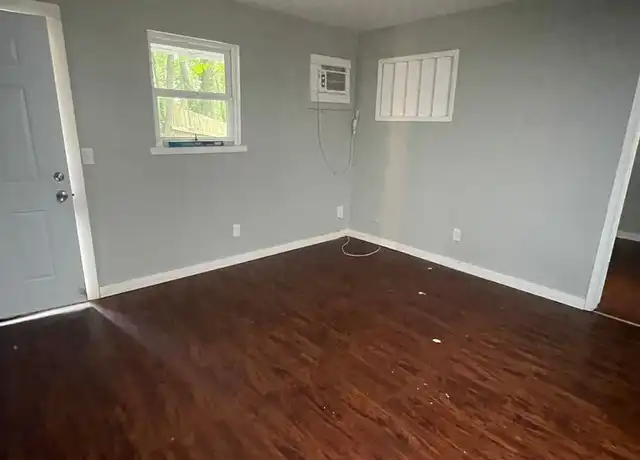 Property at 829 S Douglas Ave Unit 4, Springfield, MO, 65806, 1 bed, 1 bath, [object Object]