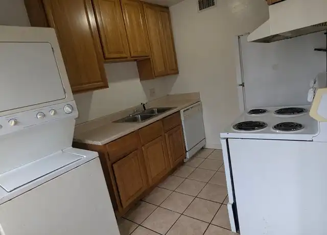 Property at 215 Lovelace Dr Unit 11, Tallahassee, FL, 32304, 1 bed, 1 bath, [object Object]