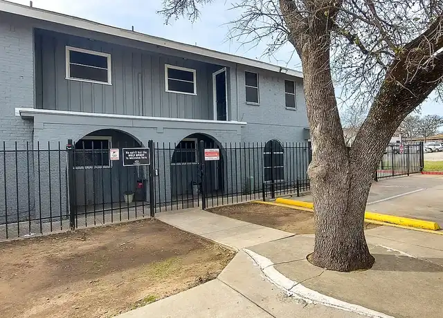 Property at Oakridge Apartments - 4808 E Lancaster Ave, Fort Worth, TX, 76103, 1 bed, 1 bath, [object Object]