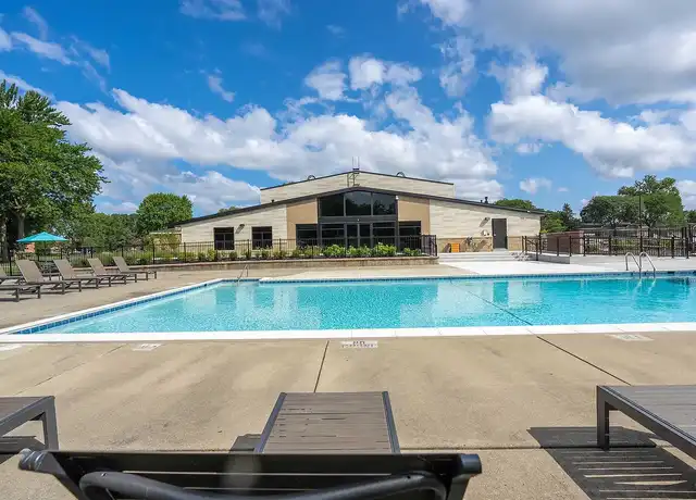 Property at Somerset Park Apartments - 1911 Golfview Dr, Troy, MI, 48084, 1-3 bed, 1-2.5 bath, [object Object]