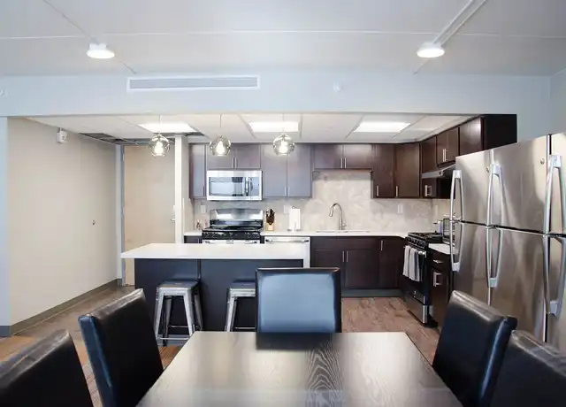 Property at College Hill Apartments - 921 6th Ave, Des Moines, IA, 50309, 2 beds, 2 baths, [object Object]