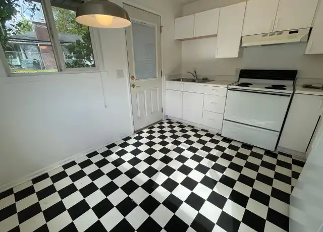 Property at 5510 25th Ave NE Unit 1, Seattle, WA, 98105, 2 beds, 1 bath, [object Object]