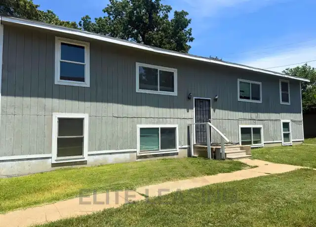 Property at 2810 SE Monroe St Unit B, Topeka, KS, 66605, 2 beds, 1 bath, [object Object]