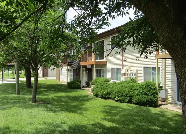 Property at Woodcrest Apartments - 1400 Blairs Ferry Rd, Hiawatha, IA, 52233, 1 bed, 1 bath, [object Object]