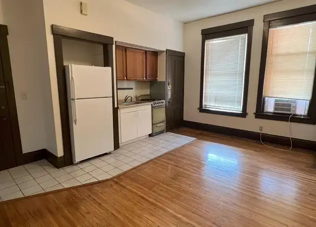 Property at 318 N Brady St Unit 6, Davenport, IA, 52801, 1 bed, 1 bath, [object Object]