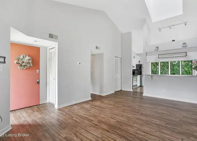 Property at 324 Crescent Spring Dr Unit 324, Louisville, KY, 40206, 2 beds, 2 baths, [object Object]