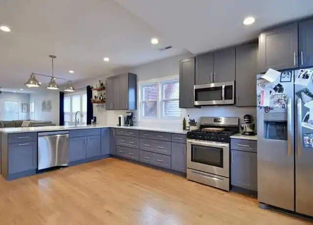 Property at 5713 W Ainslie St Unit 2, Chicago, IL, 60630, 2 beds, 1 bath, [object Object]