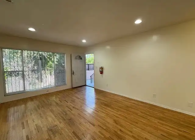 Property at 1372 W 36th St, Los Angeles, CA, 90007, 1 bed, 1 bath, [object Object]