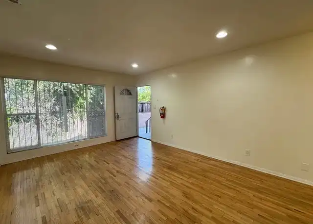 Property at 1372 W 36th St, Los Angeles, CA, 90007, 1 bed, 1 bath, [object Object]