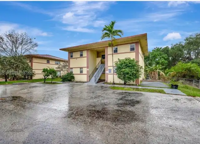 Property at 825 SW 10th St Unit C, Hallandale Beach, FL, 33009, 2 beds, 2 baths, [object Object]