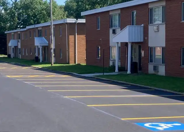 Property at 5297 E 126th St Unit 65-201, Garfield Heights, OH, 44125, 3 beds, 1 bath, [object Object]