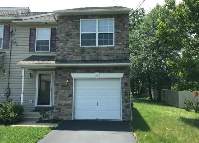 Property at 220 E Mount Vernon St, Lansdale, PA, 19446, 3 beds, 3 baths, [object Object]