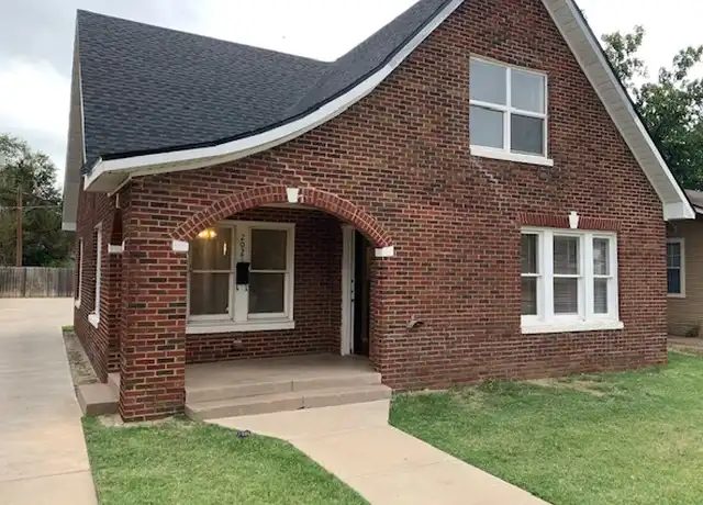 Property at 2021 15th St, Lubbock, TX, 79401, 4 beds, 2 baths, [object Object]