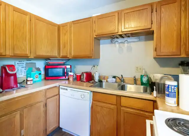 Property at 1407 W Jackson St Unit 1407 1/2, Muncie, IN, 47303, 2 beds, 1 bath, [object Object]