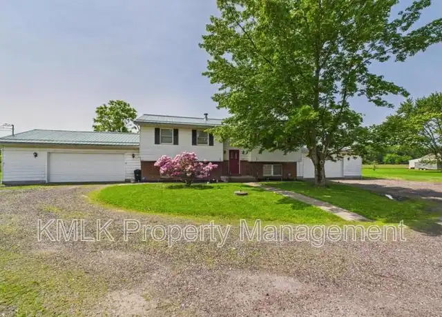 Property at 303 Center St W, Warren, OH, 44481, 2 beds, 1 bath, [object Object]