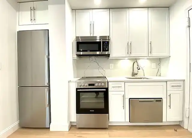 Property at 160 E 48th St Unit 7C, New York, NY, 10017, 0 beds, 1 bath, [object Object]