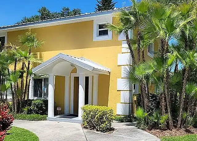 Property at Glenncove Apartment Townhomes - 2020 E Edgewood Dr, Lakeland, FL, 33803, 2 beds, 1.5 baths, [object Object]