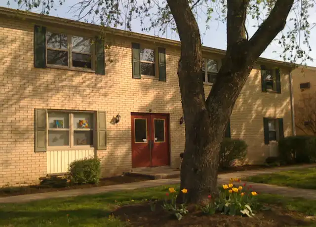 Property at 1 Bedroom - Very Quiet, Park Like Setting - 119 S Park Ridge Rd, Bloomington, IN, 47408, 1 bed, 1 bath, [object Object]