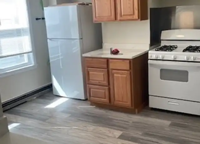 Property at 129 Arsenal St Unit 2, Watertown, MA, 02472, 3 beds, 1 bath, [object Object]