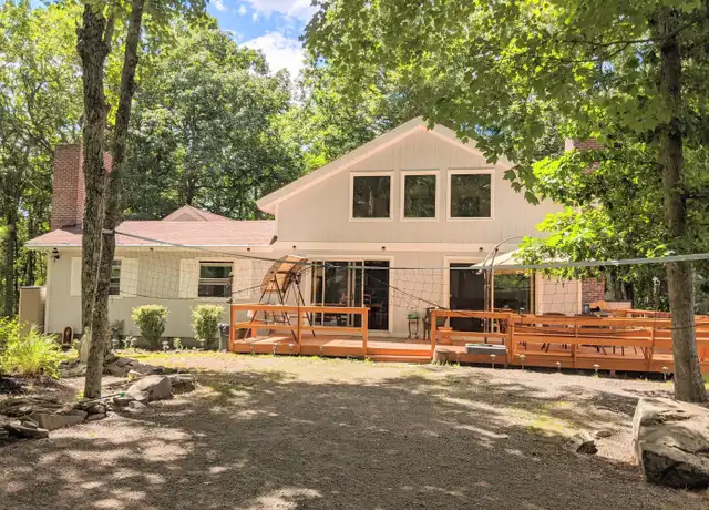Property at 131 Surrey Dr, Hawley, PA, 18428, 4 beds, 2 baths, [object Object]