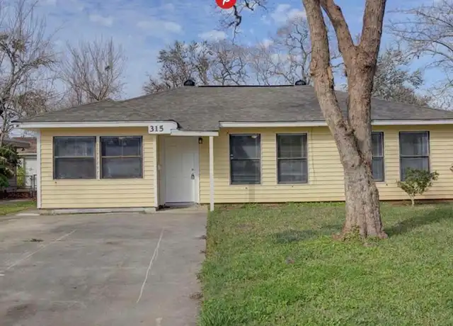 Property at 315 Acacia St, Lake Jackson, TX, 77566, 3 beds, 2 baths, [object Object]