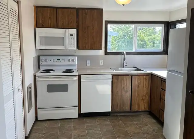 Property at 7519 Greenwood Ave N Unit 7519-4, Seattle, WA, 98103, 2 beds, 1 bath, [object Object]