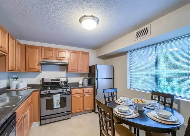 Property at Skyline Commons - 250 Skyline Dr, Dracut, MA, 01826, 2 beds, 1 bath, [object Object]