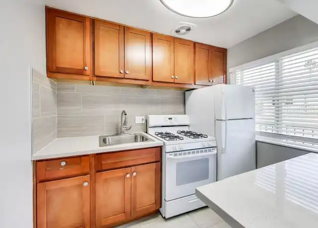 Property at 430 Vernon St Unit 07, Oakland, CA, 94610, 2 beds, 1 bath, [object Object]