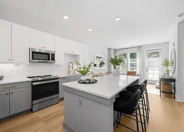 Property at Solis LoSo - 4312 Yancey Rd, Charlotte, NC, 28217, 1 bed, 1 bath, [object Object]