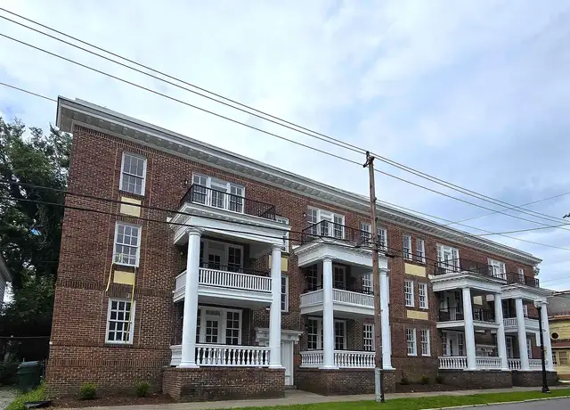 Photo of 301 Bank St, Suffolk, VA 23434