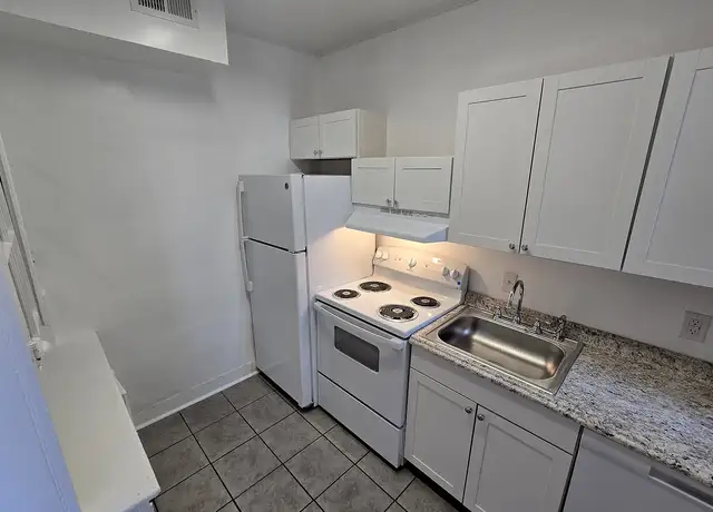 Photo of 301 Bank St, Suffolk, VA 23434