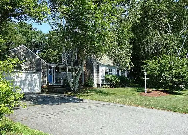 Property at 48 Pleasant St, Portsmouth, RI, 02871, 3 beds, 2.5 baths, [object Object]