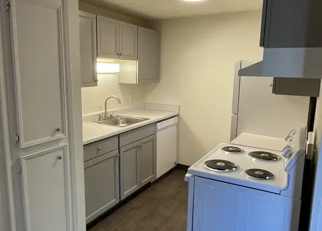Property at 3555 SE Milwaukie Ave, Portland, OR, 97202, 2 beds, 1 bath, [object Object]