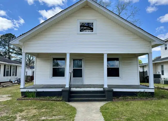 Property at 505 N Houston St, Athens, AL, 35611, 2 beds, 1 bath, [object Object]